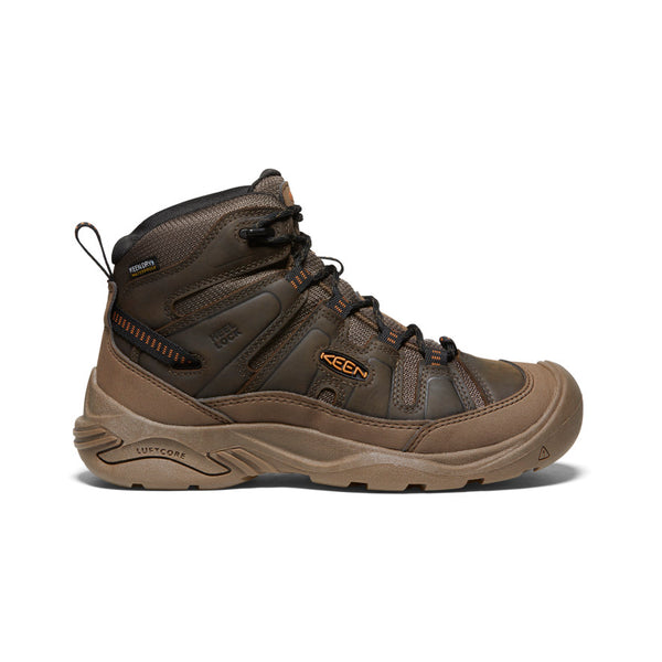 Hiking Boots VS Shoes: What Footwear is Best for a Hike? | SAIL Blog